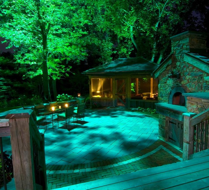 Subtle and intimate dining lighting