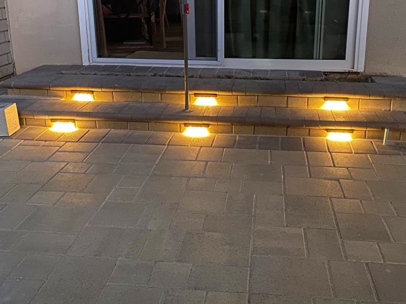 Hardscape under-lip lighting