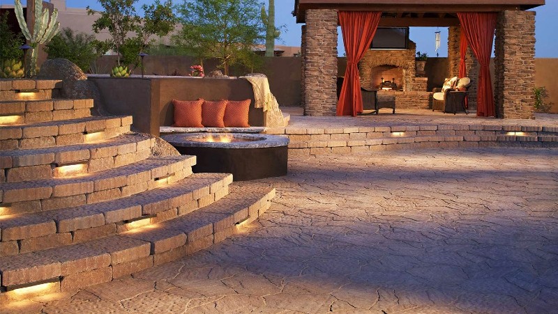 Step riser hardscape lighting