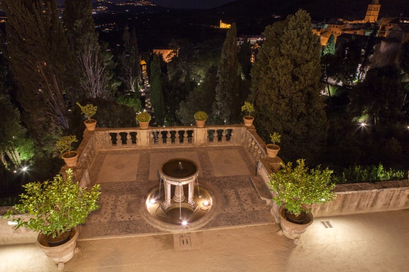 Ambient and spot light feature lighting