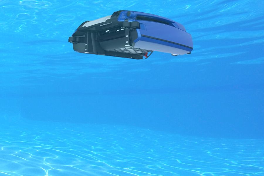 Solar pool skimmer cleaning in the pool