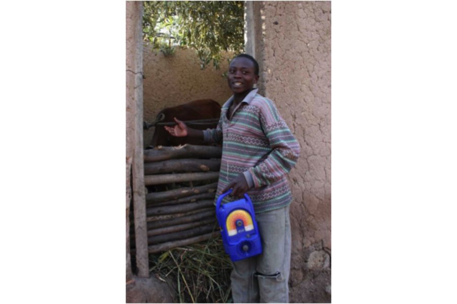 Fordward, his cow and his radio