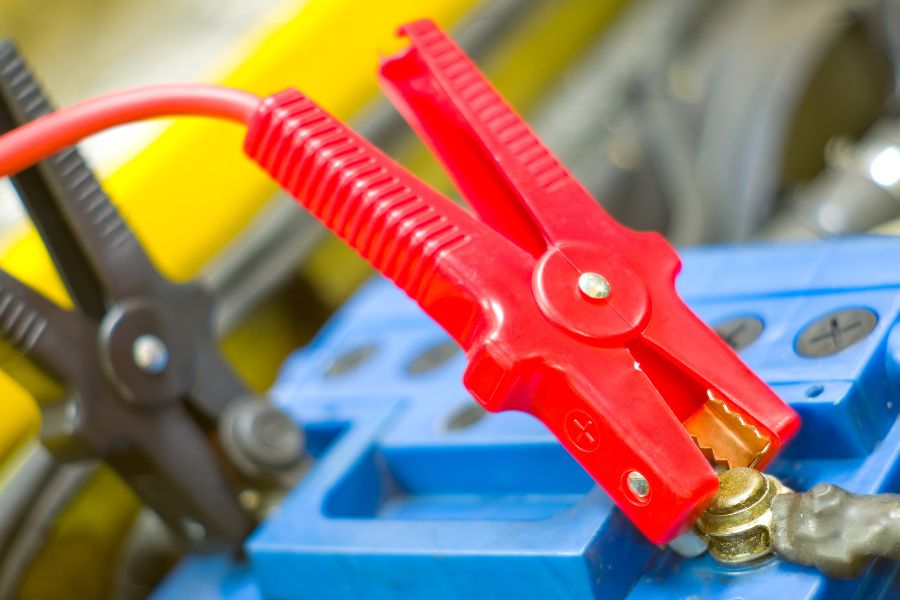 Recharging RV battery using trickle charger